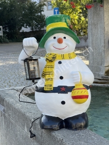 Schneemann mit grünem Hut 65 cm hoch, Dekoration aussen beleuchtet