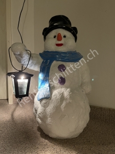 Schneemann beleuchtet mit Laterne  für Weihnachtsdeko aussen