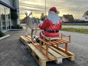 Lebensgrosses Rentier mit Schlitten und Weihnachtsmann als Weihnachtsdeko Beleuchtung XXL