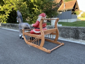 Grauer Esel mit Samichlaus auf Schlitten, 150 cm lang, von hinten