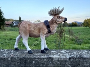 Rentier klein passt zum Weihnachtsmann mit Rentier-Schlitten. Weihnachtsdeko für draussen