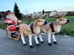 Rentier mit Schlitten und Weihnachtsmann mit Rentierschlitten zwei Rentiere 