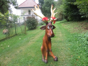 Rudolf Rentier sitzend, Kopf gerade, 140 cm hoch, als Weihnachtsdekoration für draussen