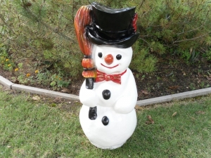 Deko Schneemann gross, mit Besen in der Hand, 80 cm hoch, Deko Figur zur Weihnachtsdekoration