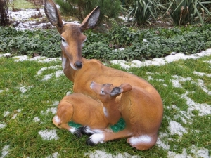 Weihnachtsfigur Hirsch: Hirschkuh mit Kitz, 37cm lang