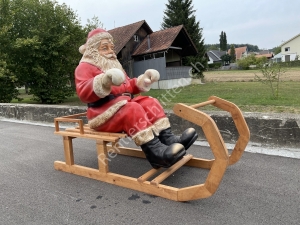 Weihnachtsmann gross, auf Rentier-Schlitten Maxi sitzend, 130cm lang 1