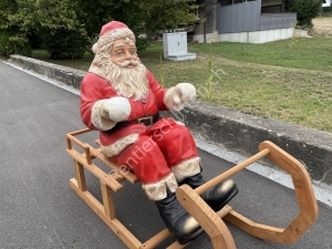 Weihnachtsmann gross, auf Rentier-Schlitten Maxi sitzend, 130cm lang 5