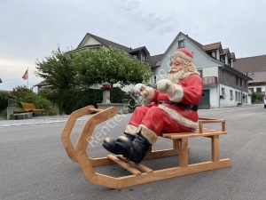 Weihnachtsmann gross, auf Rentier-Schlitten Maxi sitzend, 130cm lang 4